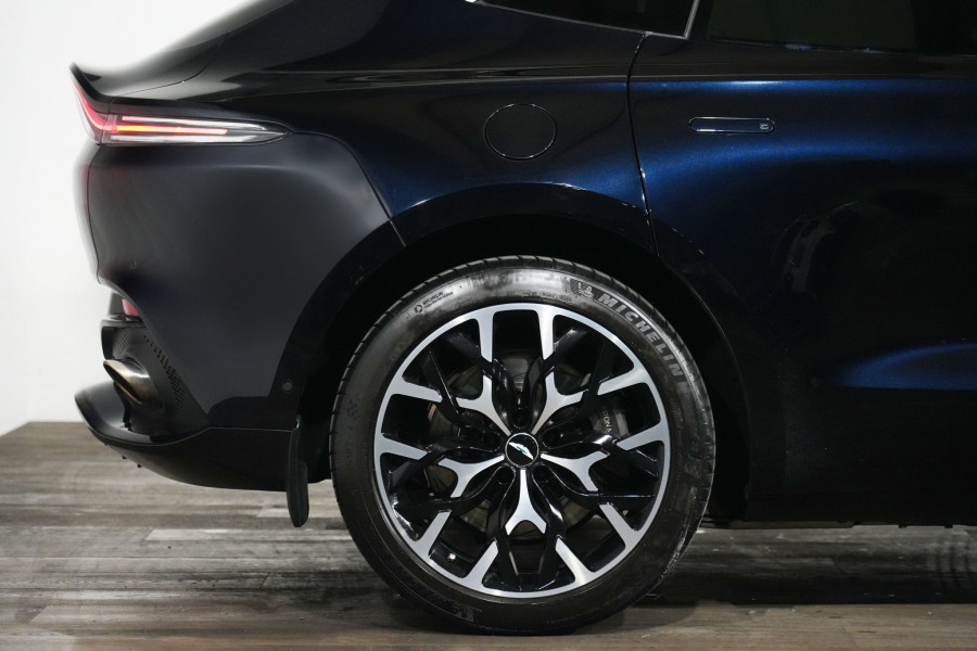 2021 Aston Martin DBX SUV Image 6