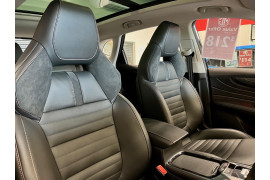 2025 MG HS Essence Plug-In Hybrid SUV