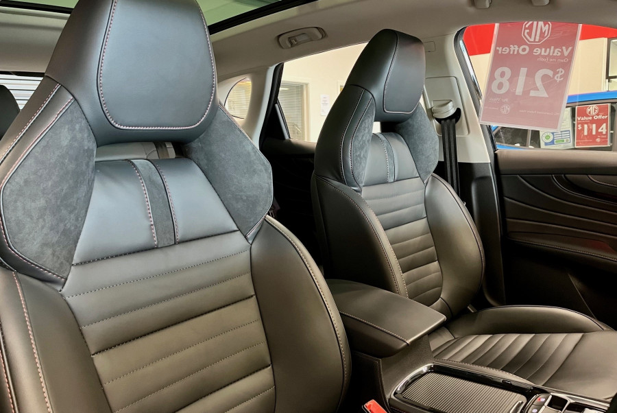 2025 MG HS Essence Plug-In Hybrid SUV Image 8