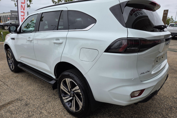 2025 Isuzu MU-X LS-T SUV Image 5
