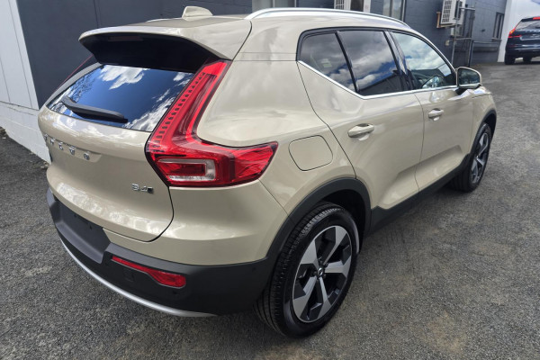 2026 MY27 Volvo XC40 XZ Ultra B4 Bright SUV Image 8