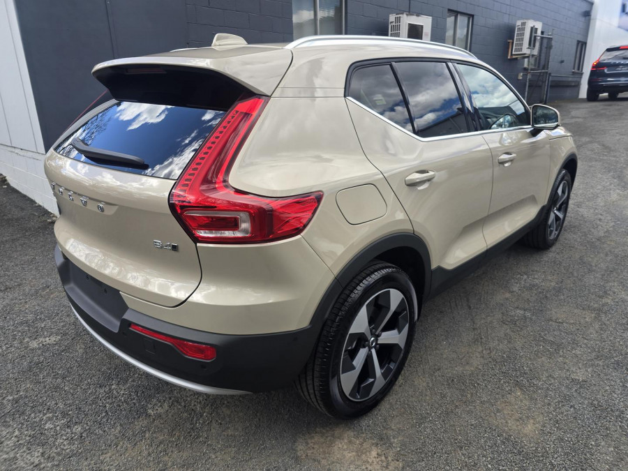2026 MY27 Volvo XC40 XZ Ultra B4 Bright SUV Image 8