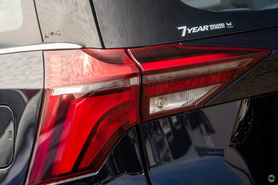 2025 Mahindra XUV700  AX7L SUV Image 10