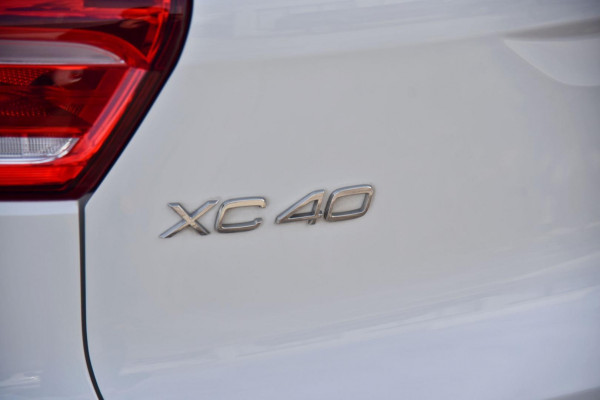 2021 Volvo XC40 XZ T4 Momentum SUV Image 6