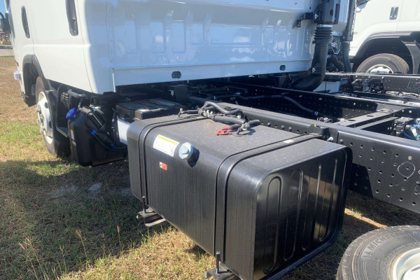 2026 Isuzu NPR Cab Chassis Image 20