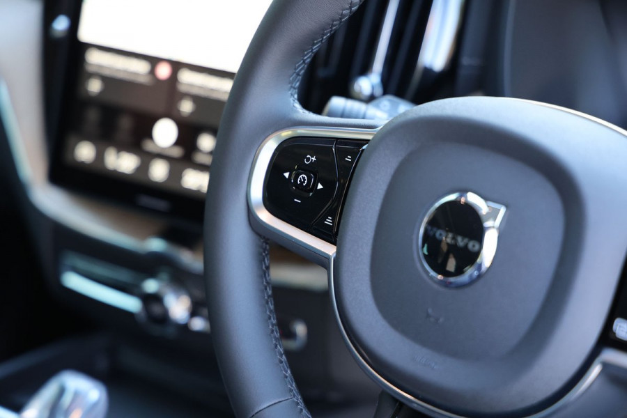2026 Volvo XC60 UZ Ultra B5 Dark SUV Image 10
