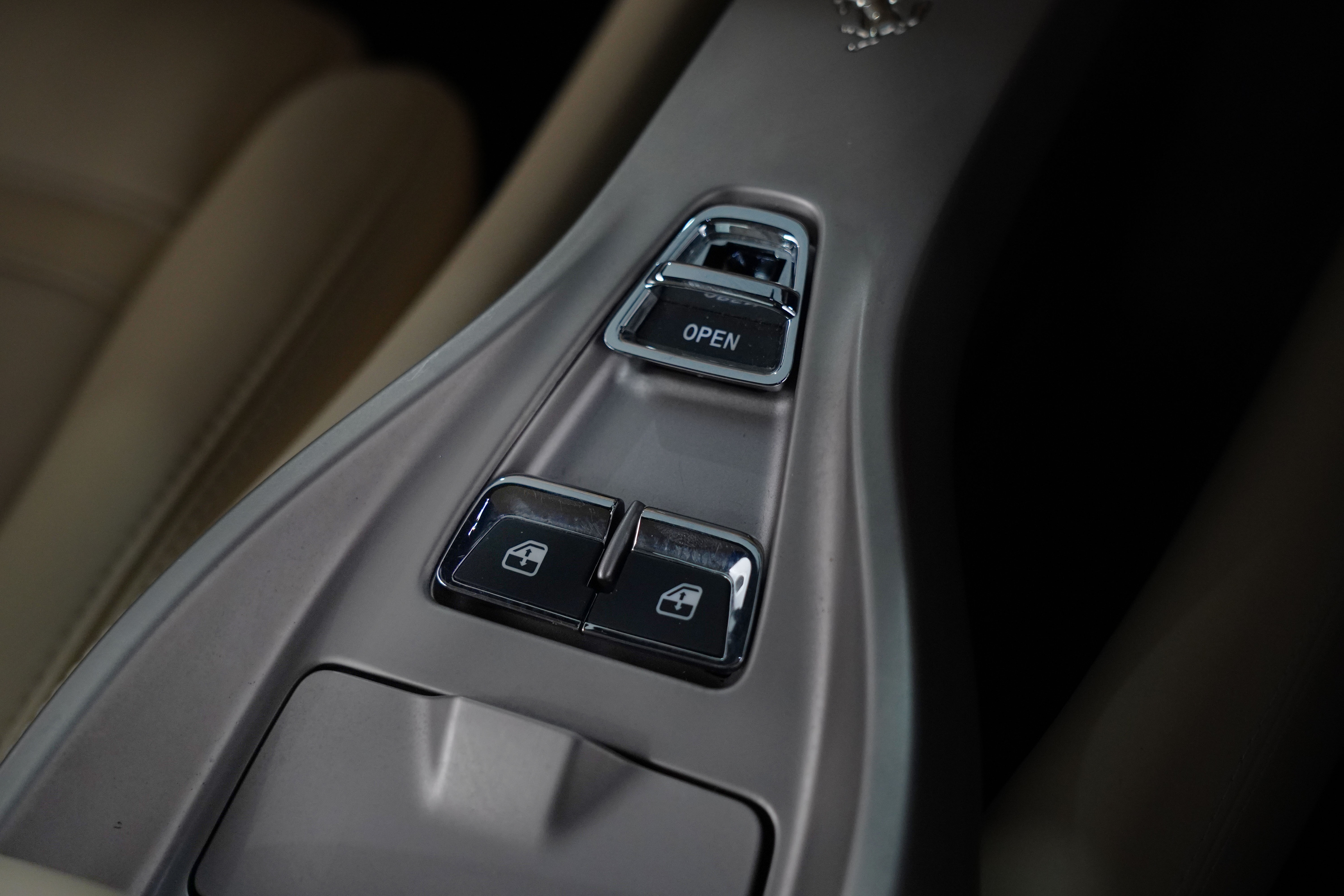 2011 Ferrari California Convertible Image 28