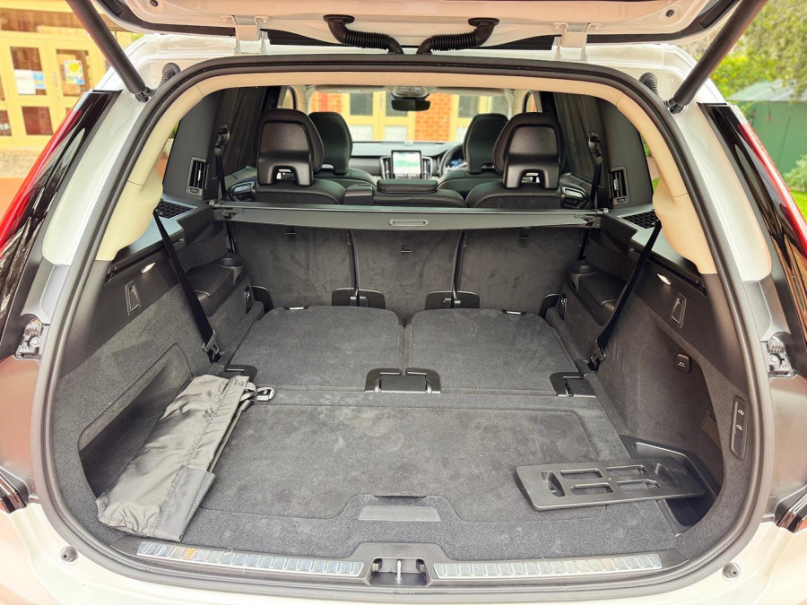 2026 Volvo XC90 L Series Ultra B5 Dark SUV Image 22