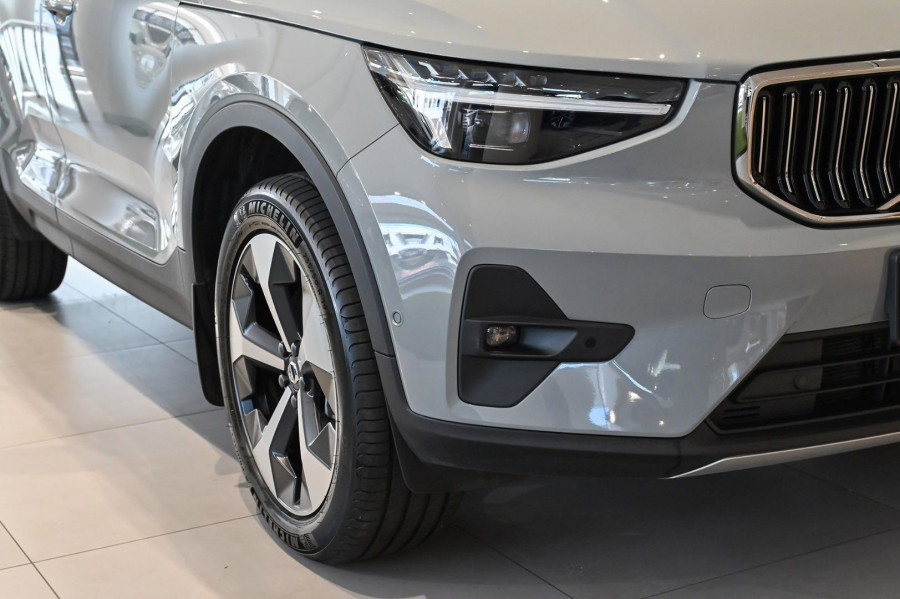 2025 MY26 Volvo XC40 XZ Ultra B4 Bright SUV Image 20