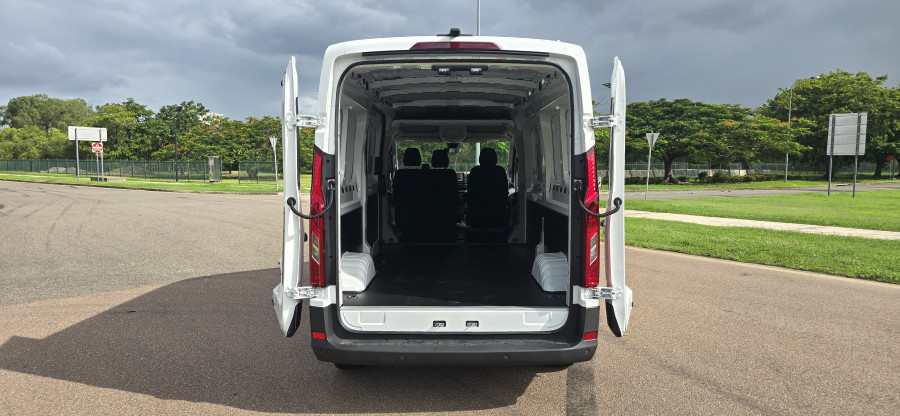 2026 MY25 LDV Deliver 9  Mid Roof LWB Van Image 13