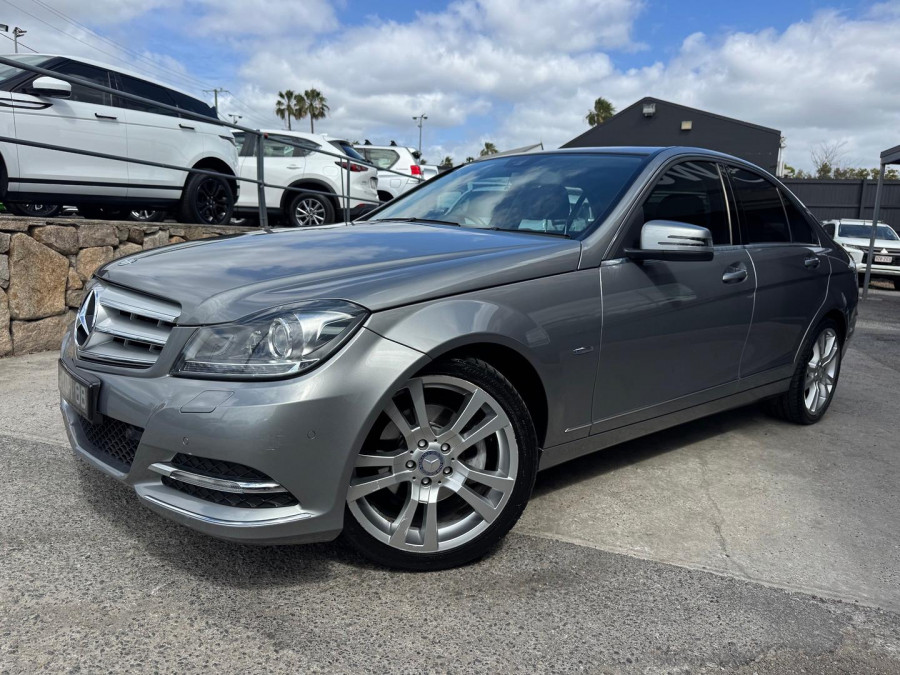 2012 Mercedes-Benz C-Class W204 C250 BlueEFFICIENCY Elegance Sedan Image 1