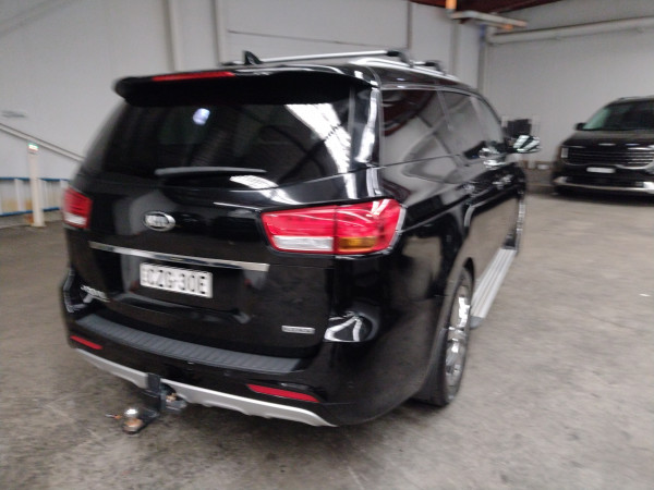 2015 MY16 Kia Carnival YP Platinum People Mover image 3