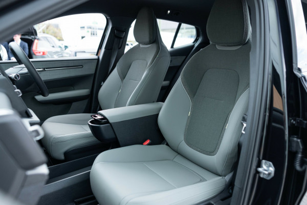 2026 Volvo EX30  Single Motor Extended Range Plus SUV Image 4