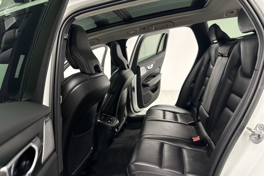 2023 Volvo V60 Cross Country Z Series Ultimate B5 Bright SUV Image 14