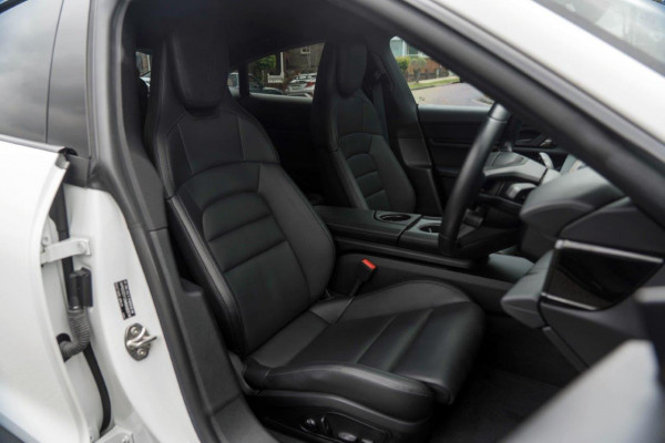 2021 Porsche Taycan 4S Coupe Image 9