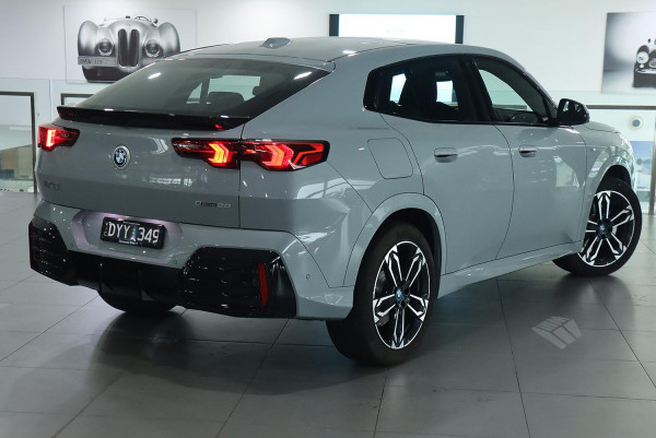 2024 BMW iX2 U10 eDrive20 M Sport SUV image 3