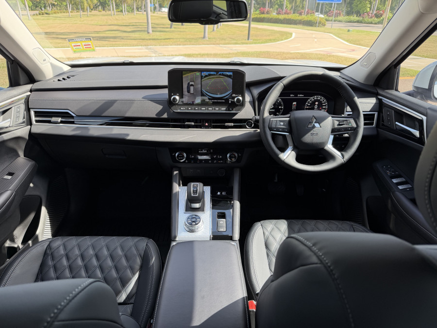 2025 MY24 Mitsubishi Outlander ZM PHEV Exceed SUV Image 15