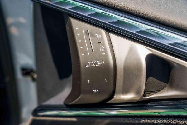 2025 BMW X3 G45 40d xDrive SUV image 16