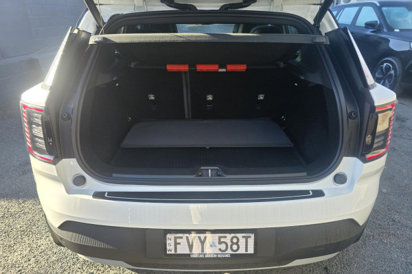2026 Volvo EX30 Cross Country  Ultra Twin Motor Performance SUV Image 8