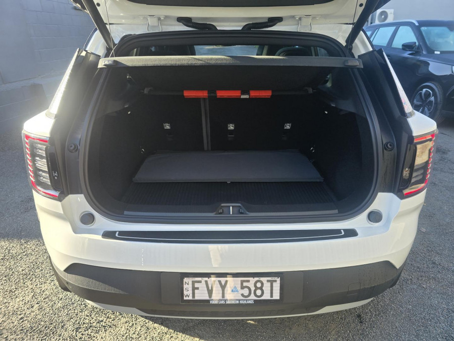 2026 Volvo EX30 Cross Country  Ultra Twin Motor Performance SUV Image 8