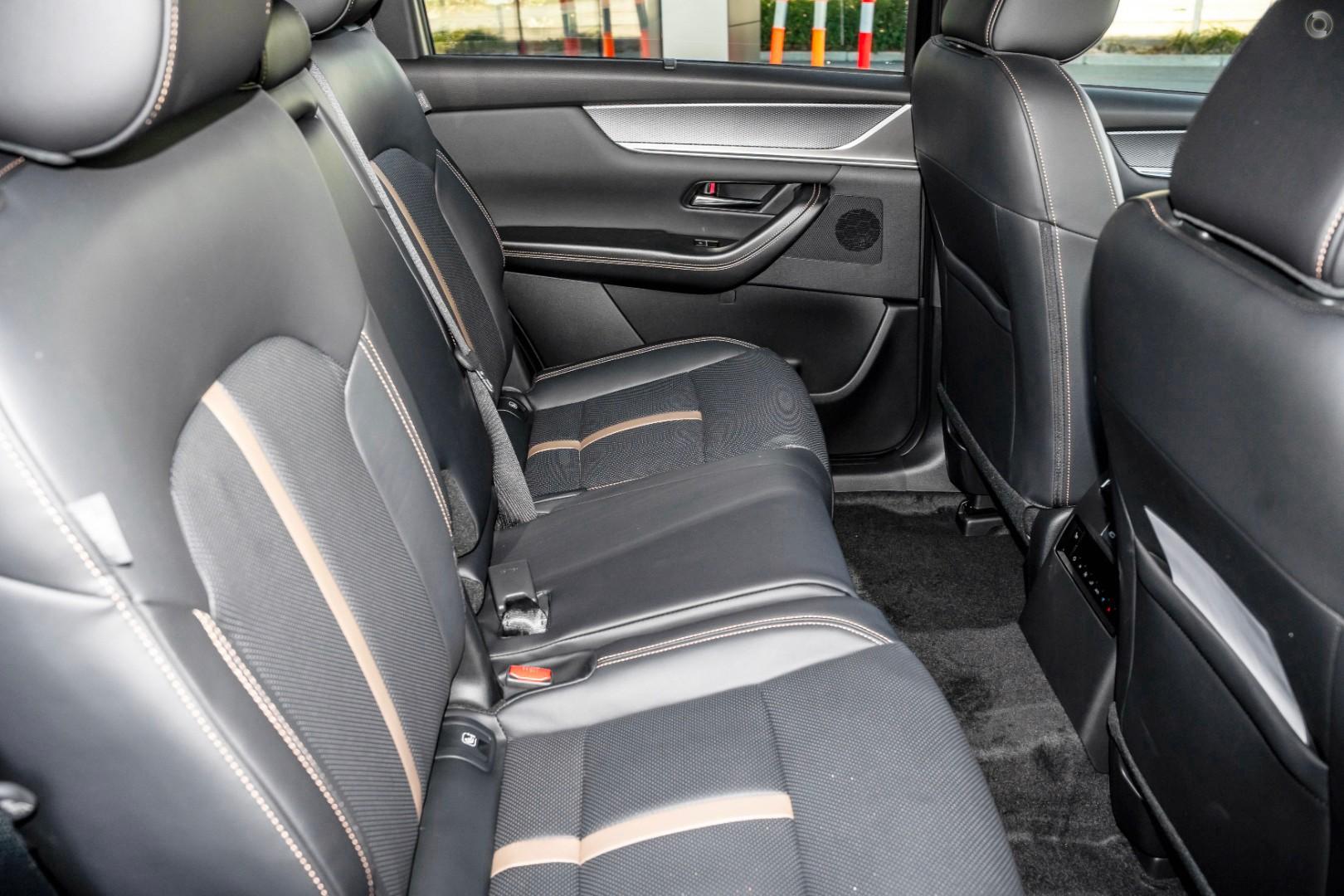 2024 Mazda CX-80 KL G40e Azami SUV Image 10