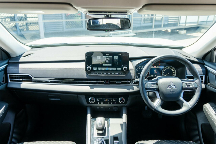 2023 Mitsubishi Outlander ZM LS SUV Image 17