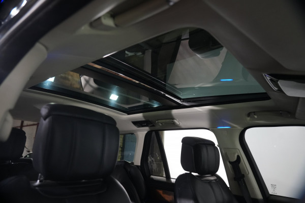 2019 Land Rover Range Rover SDV8 Autobiography SUV Image 23