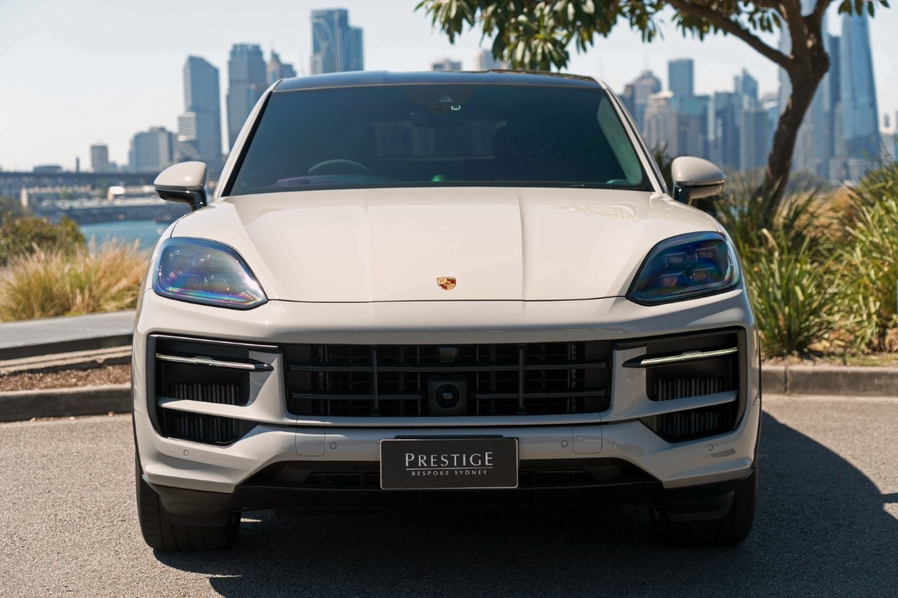 2024 Porsche Cayenne GTS Coupe Image 4