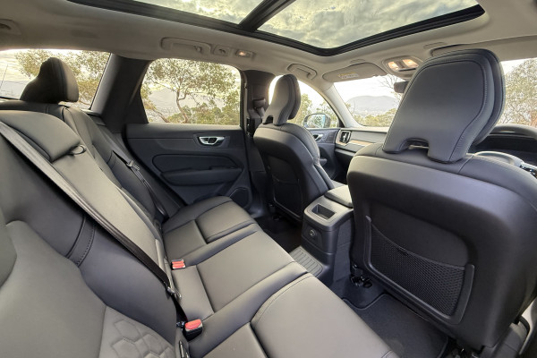 2025 MY26 Volvo XC60 UZ Plus T8 Plug-in Hybrid Dark SUV Image 23