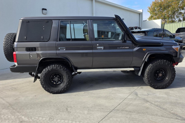 2022 Toyota LandCruiser VDJ76R WorkMate SUV Image 2