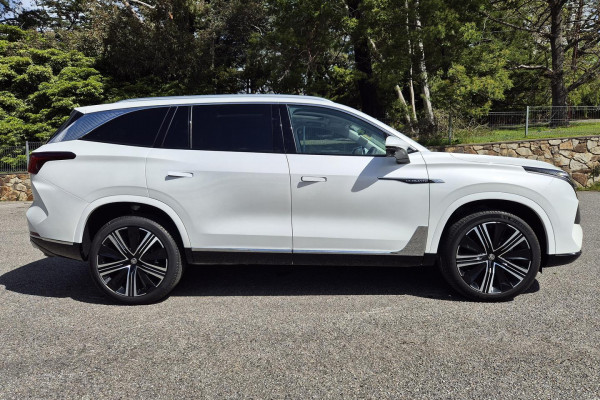 2025 MG QS IS31 Essence SUV Image 2