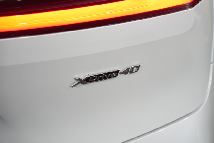 2024 BMW iX xDrive40 Sport SUV Image 10