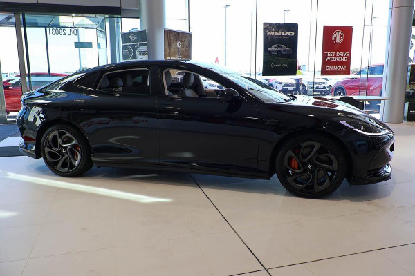2025 MG IM5 P12L Platinum Hatch Image 5