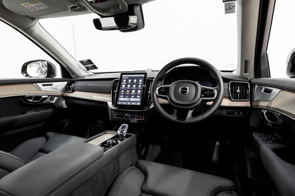 2025 Volvo XC90 L Series Ultra T8 Plug-In Hybrid SUV Image 11