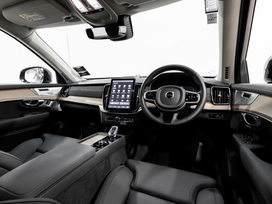 2025 Volvo XC90 L Series Ultra T8 Plug-In Hybrid SUV Image 11