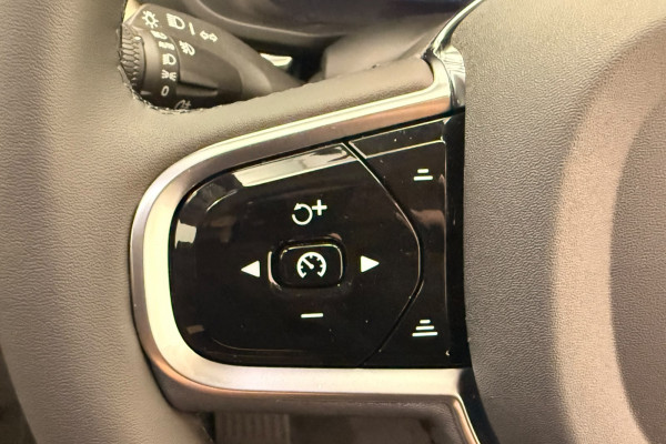 2026 Volvo XC60 UZ Ultra B5 Dark SUV Image 14