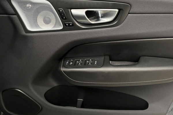 2022 MY23 Volvo XC60 UZ Recharge Ultimate T8 Plug-in Hybrid SUV Image 12