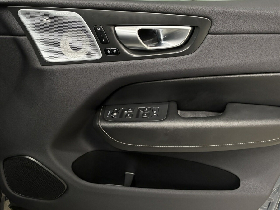 2022 MY23 Volvo XC60 UZ Recharge Ultimate T8 Plug-in Hybrid SUV Image 12