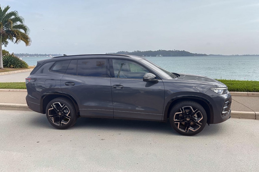 2025 MY26 Volkswagen Tayron R4 195TSI R-Line SUV Image 4