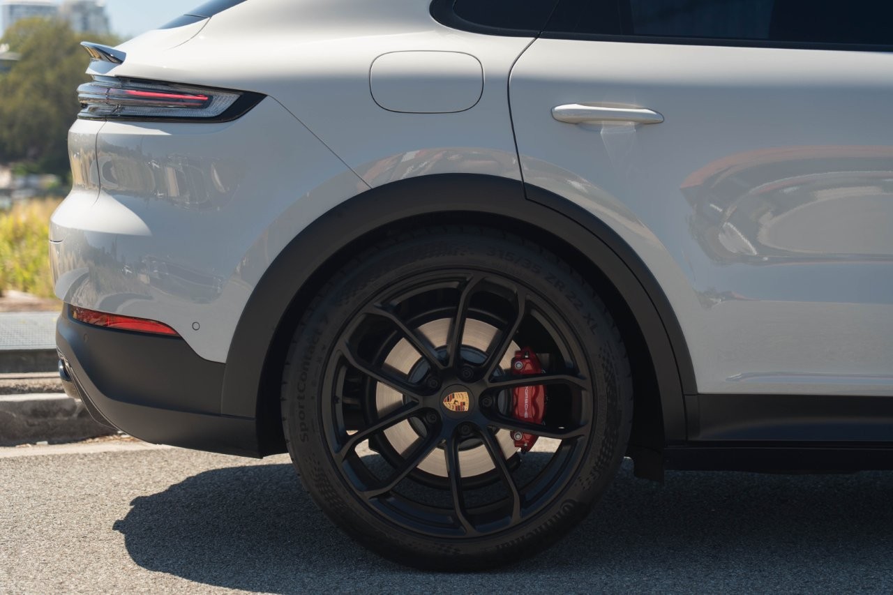 2024 Porsche Cayenne GTS Coupe Image 10