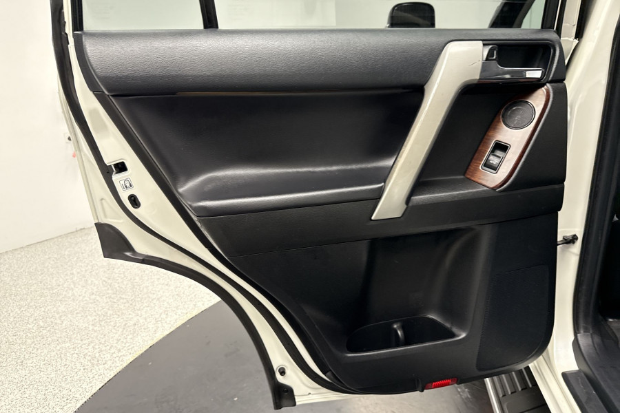 2017 Toyota LandCruiser Prado GDJ150R VX SUV Image 15