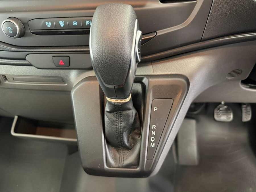 2025 MY25.75 Ford Transit VO 500E Cab Chassis Image 22