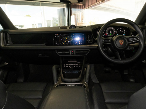 2025 Porsche Cayenne E-Hybrid SUV image 9