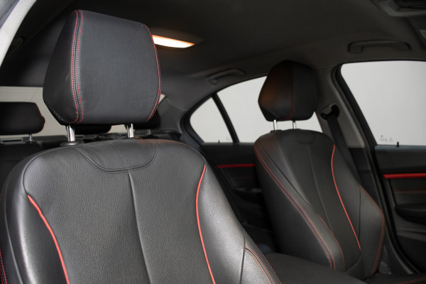 2016 BMW 3 Series 18i Sport Line Sedan Image 4