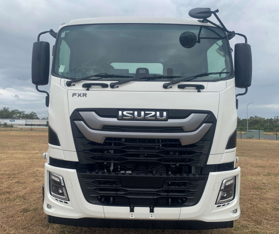 2025 Isuzu FXR 170-355 AT R57 Cab Chassis Image 2