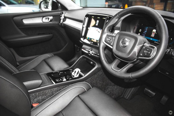 2024 MY25 Volvo XC40 XZ Ultra B4 Dark SUV Image 6