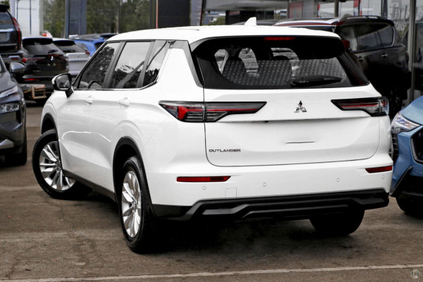 2026 Mitsubishi Outlander ZM ES SUV Image 3