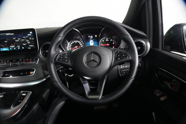 2022 Mercedes-Benz V-Class V300 d Avantgarde People Mover image 14
