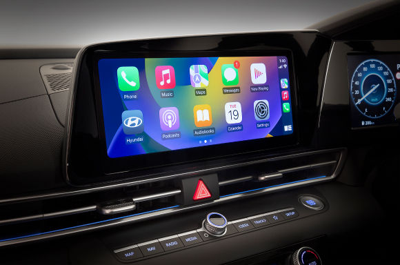 Apple CarPlay & Android Auto.