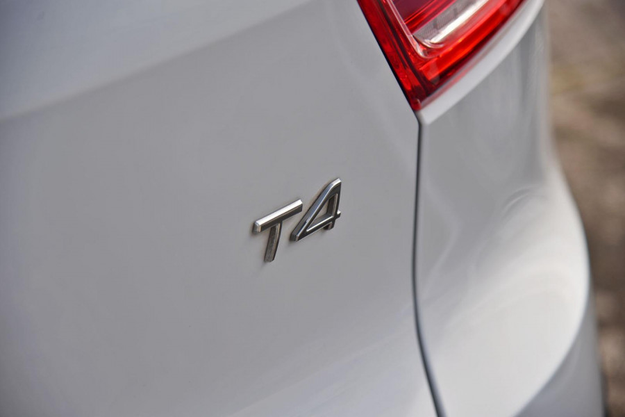 2021 Volvo XC40 XZ T4 Momentum SUV Image 7